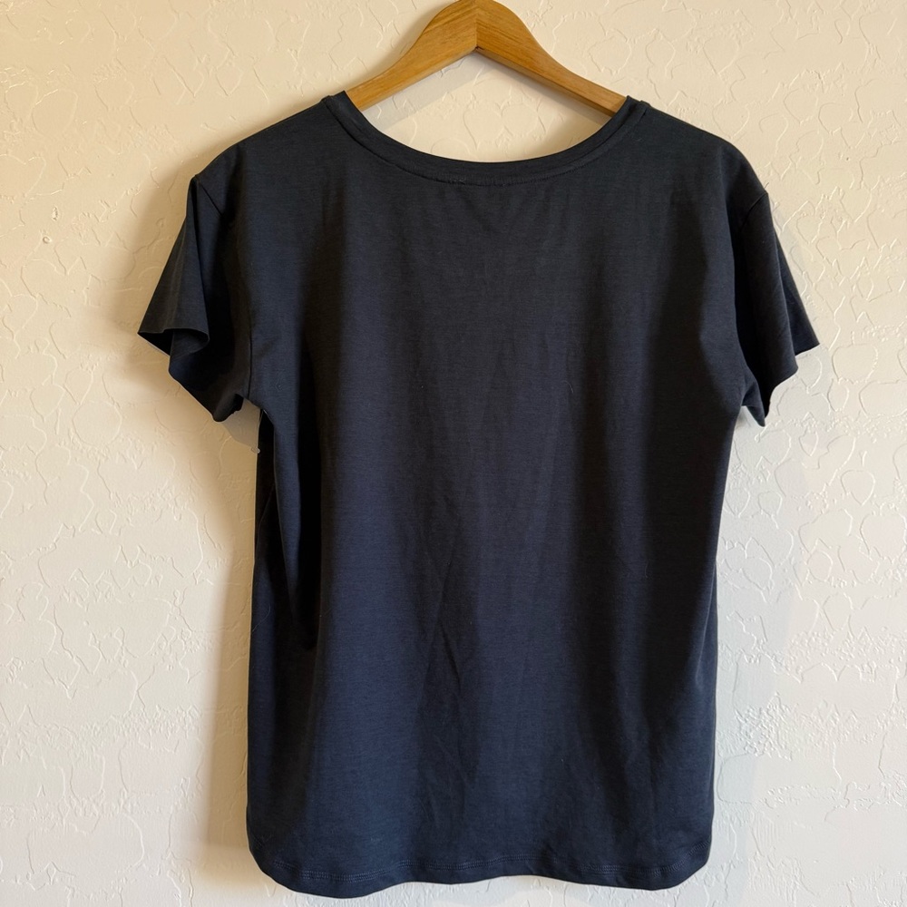 NEW Vuori Lux Performance T-Shirt - Picture 3 of 7